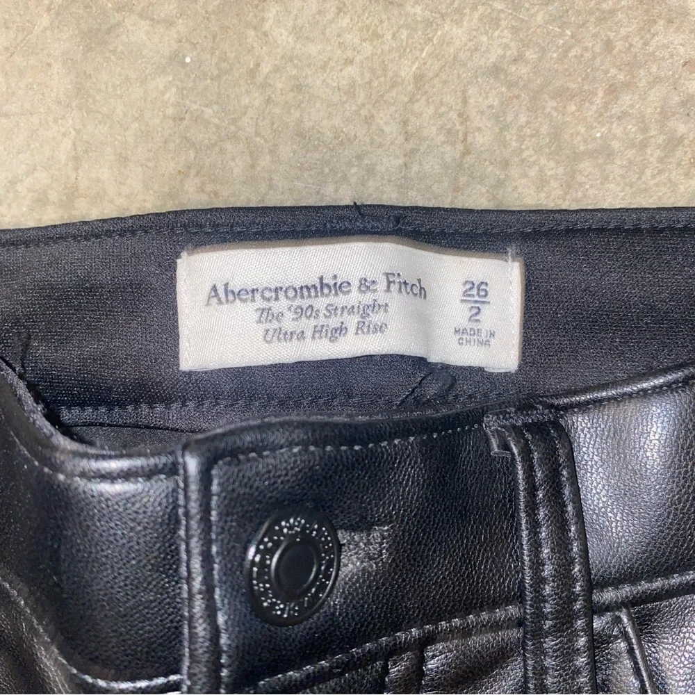 Vegan Leather 90s Straight Ultra High Rise Pant - Picture 8 of 8